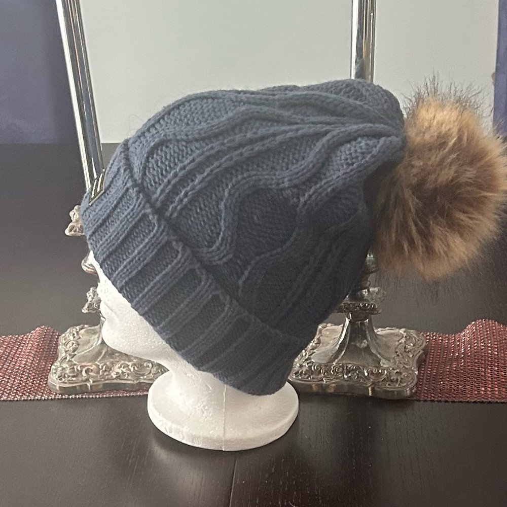 Hunter Cable  Cuff Knit Beanie in Blue/Grey with Faux fur Pom- Pom - Picture 3 of 8